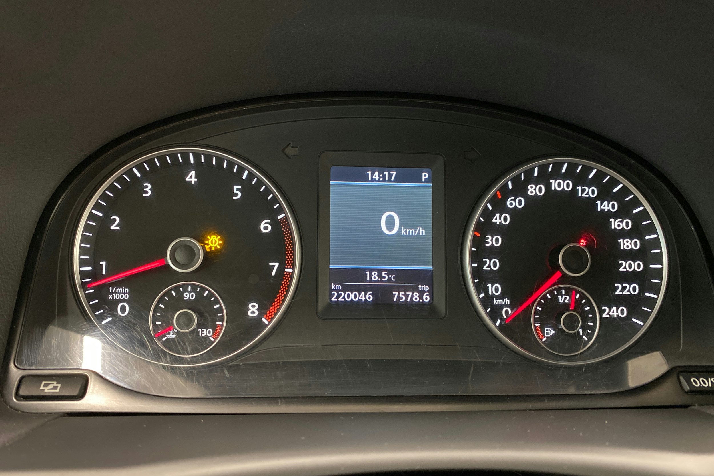 harmaa Volkswagen Touran 2012 kuva 15.