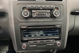 harmaa Volkswagen Touran 2012 kuva 16.