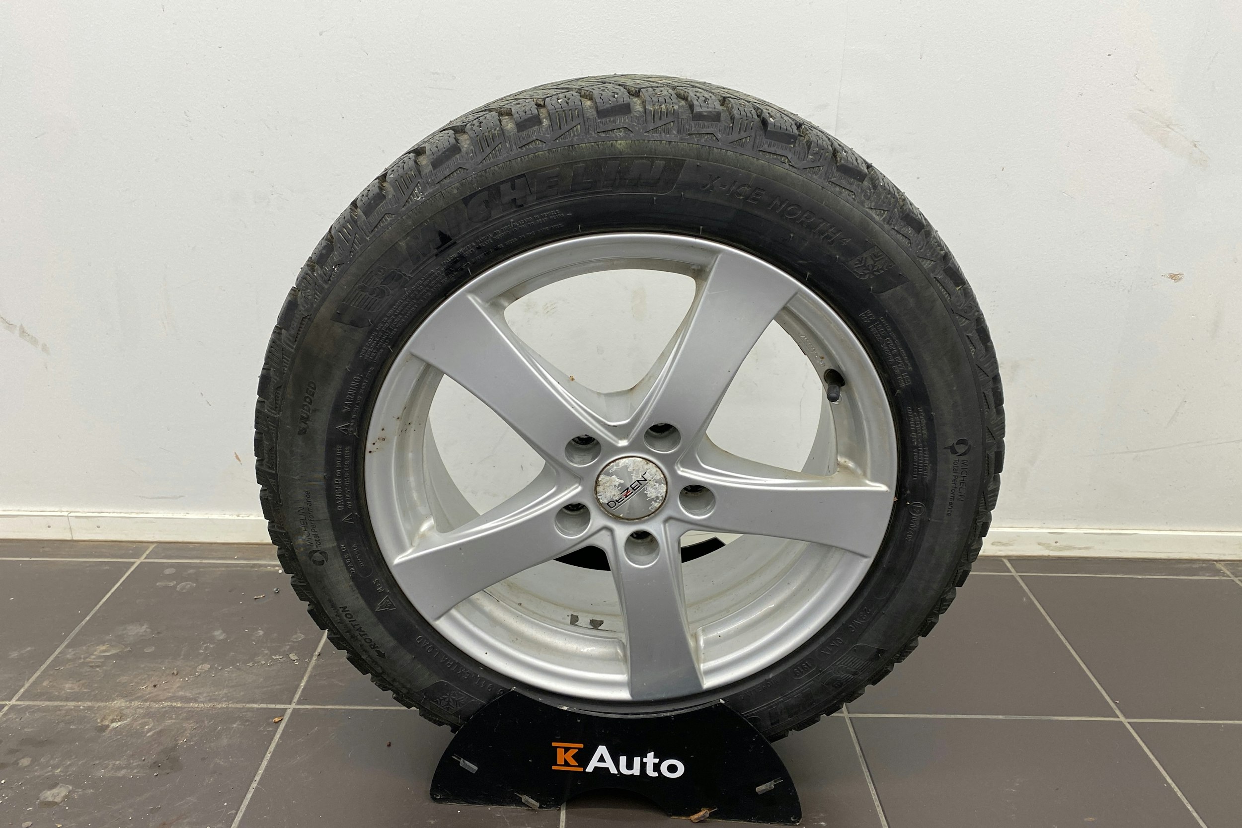 harmaa Volkswagen Touran 2012 kuva 20.