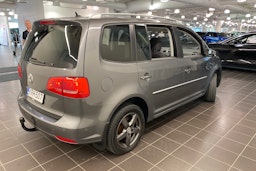 harmaa Volkswagen Touran 2012 kuva 22.
