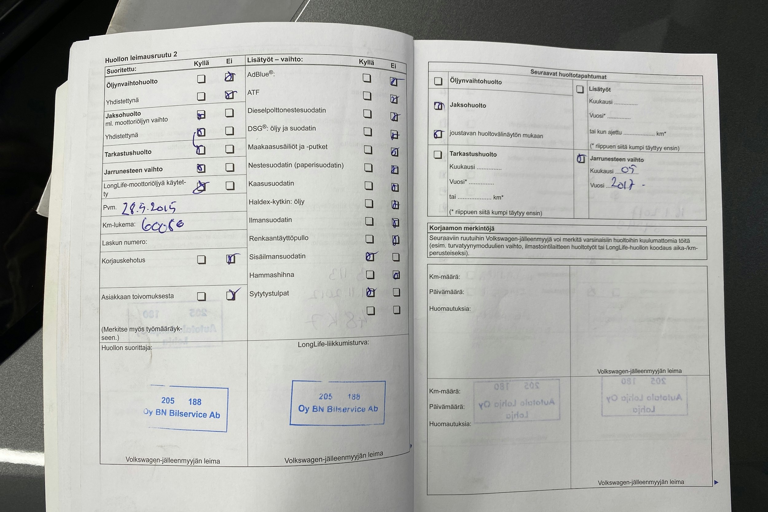 harmaa Volkswagen Touran 2012 kuva 25.