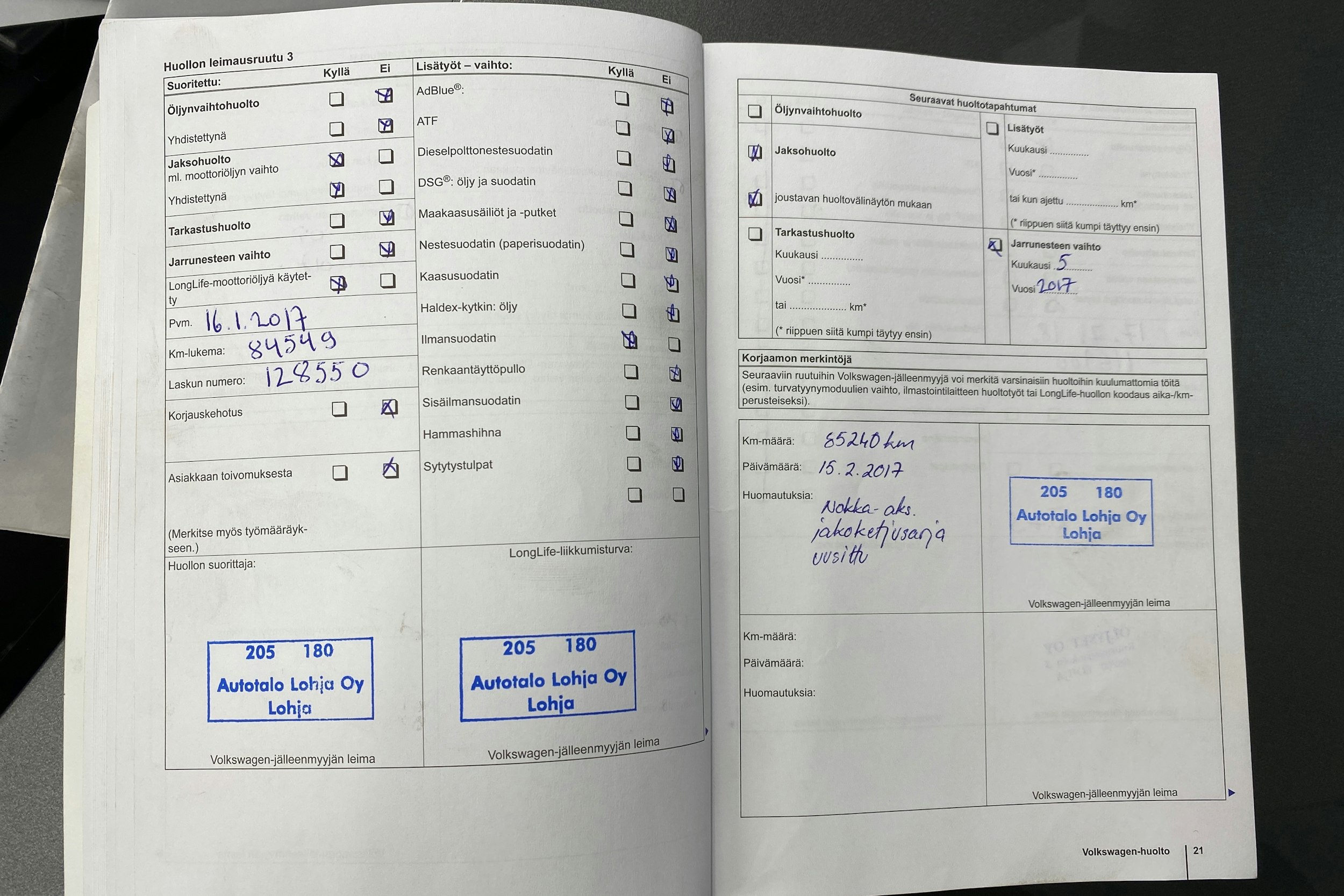 harmaa Volkswagen Touran 2012 kuva 26.