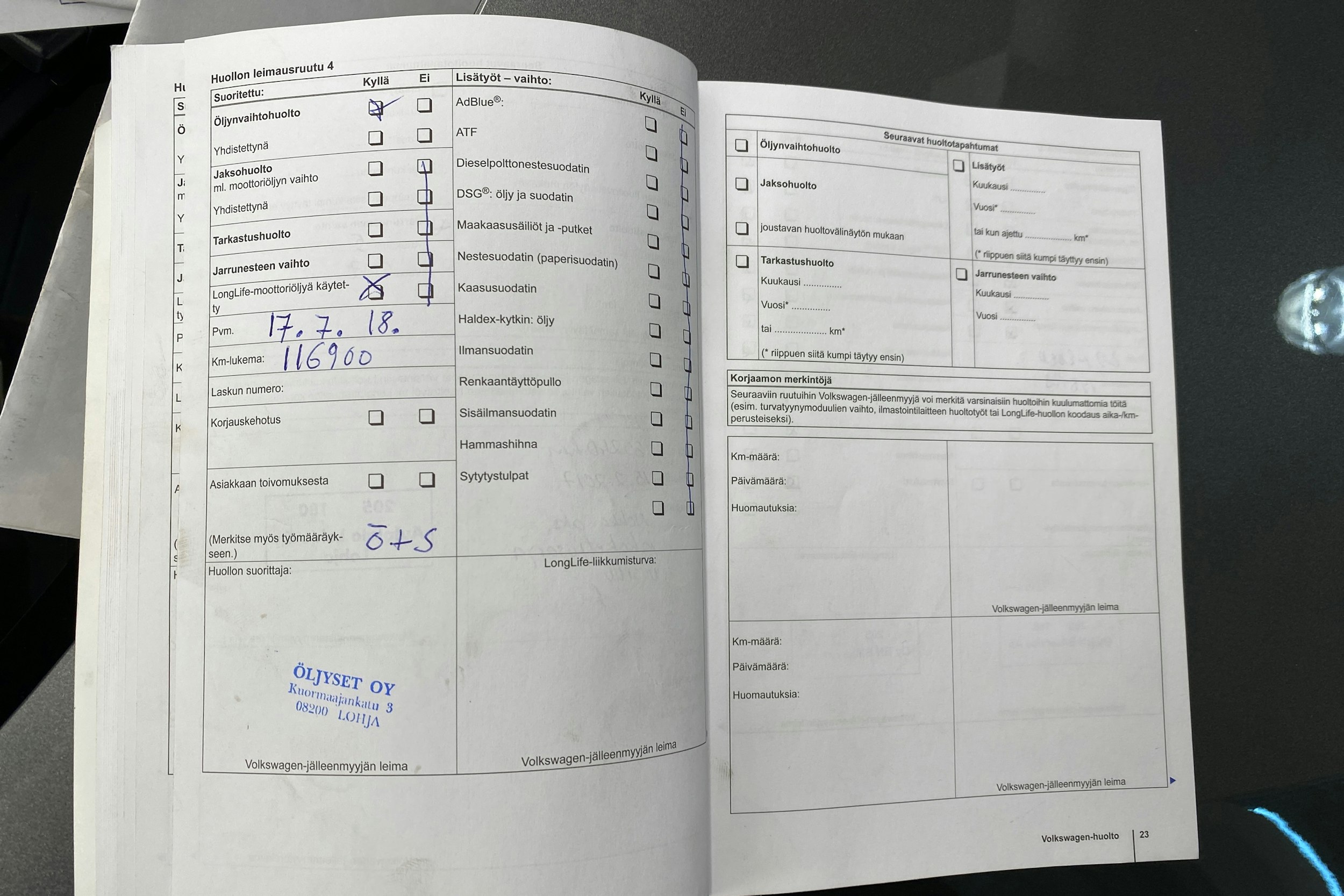 harmaa Volkswagen Touran 2012 kuva 27.