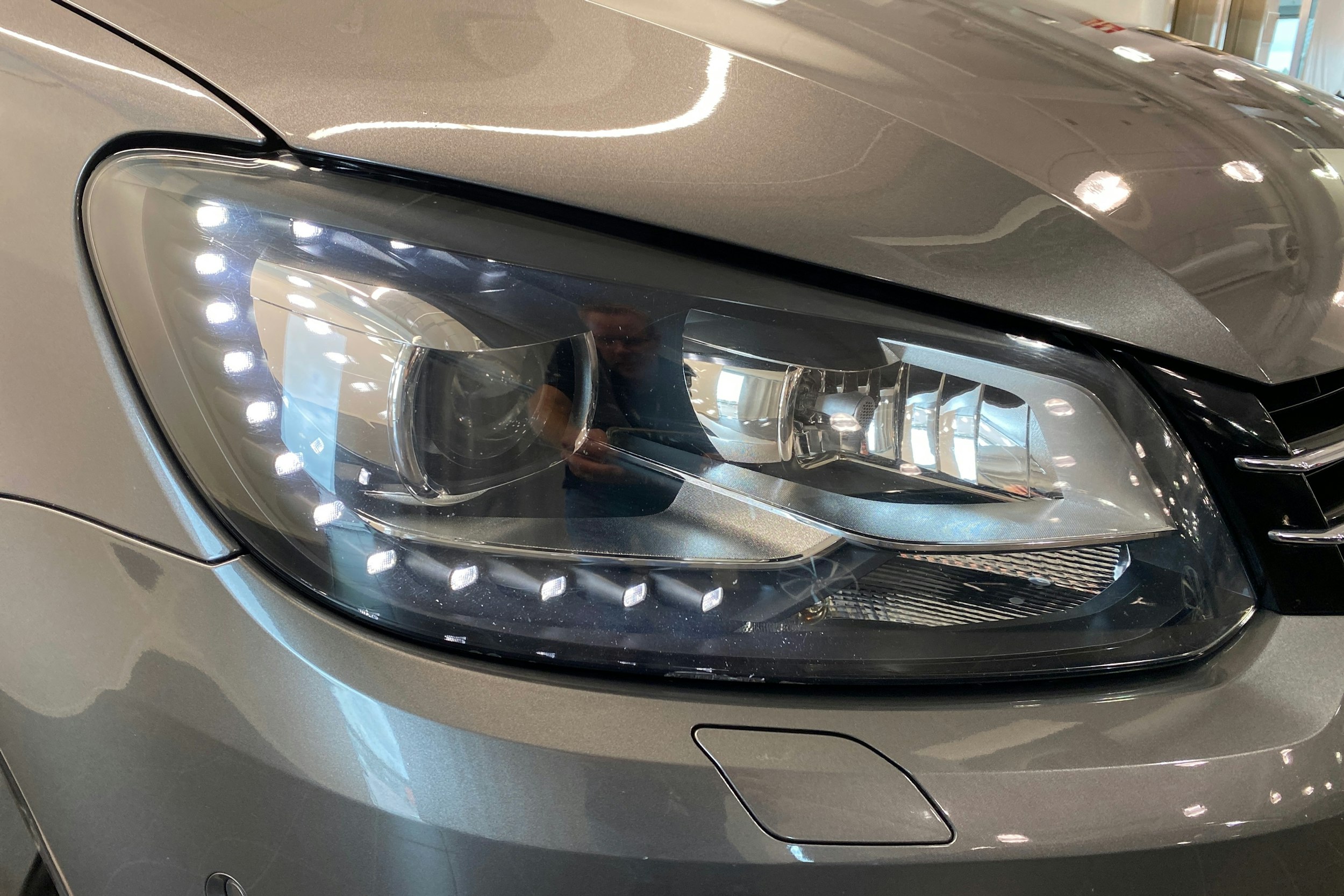 harmaa Volkswagen Touran 2012 kuva 30.