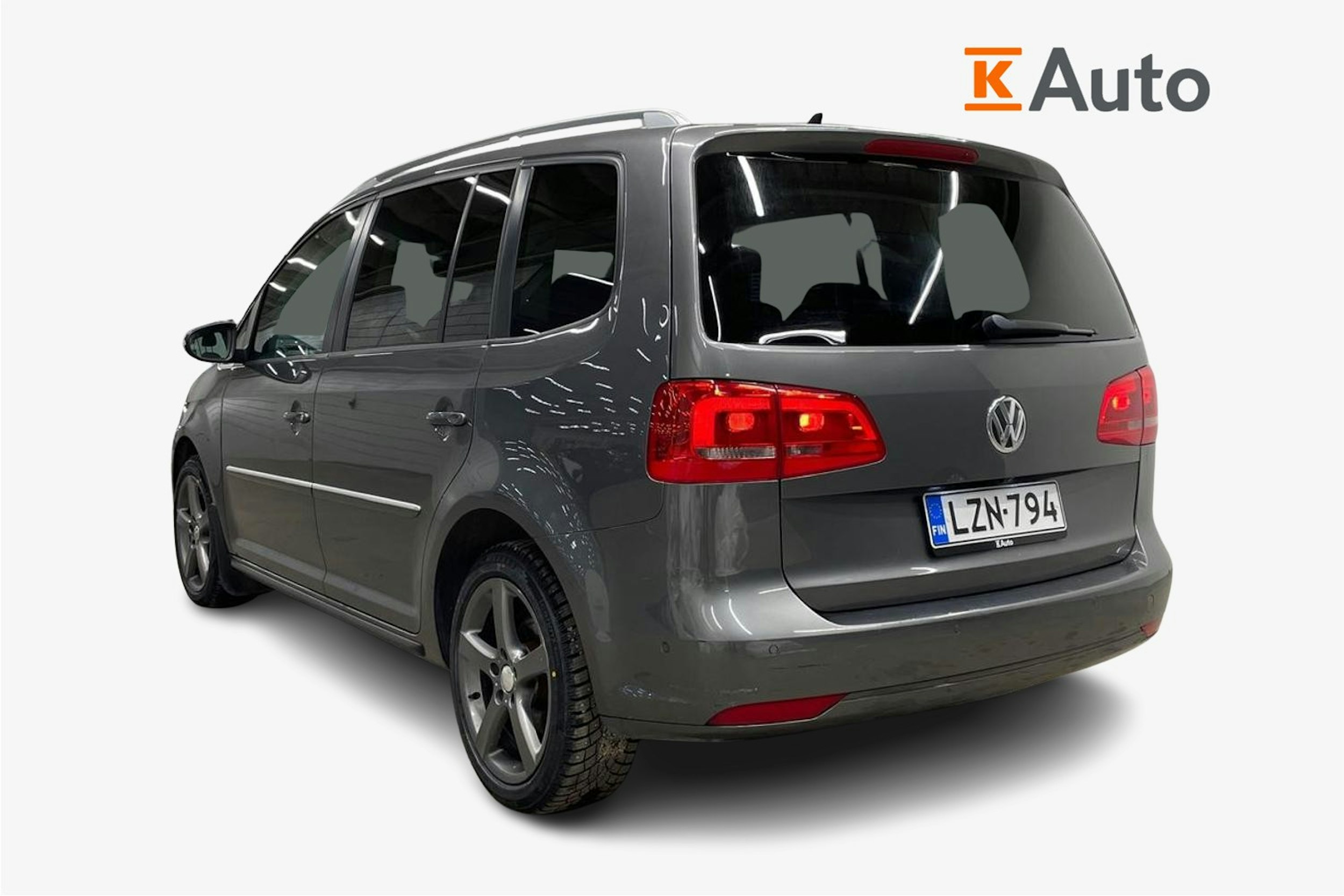 harmaa Volkswagen Touran 2012 kuva 2.
