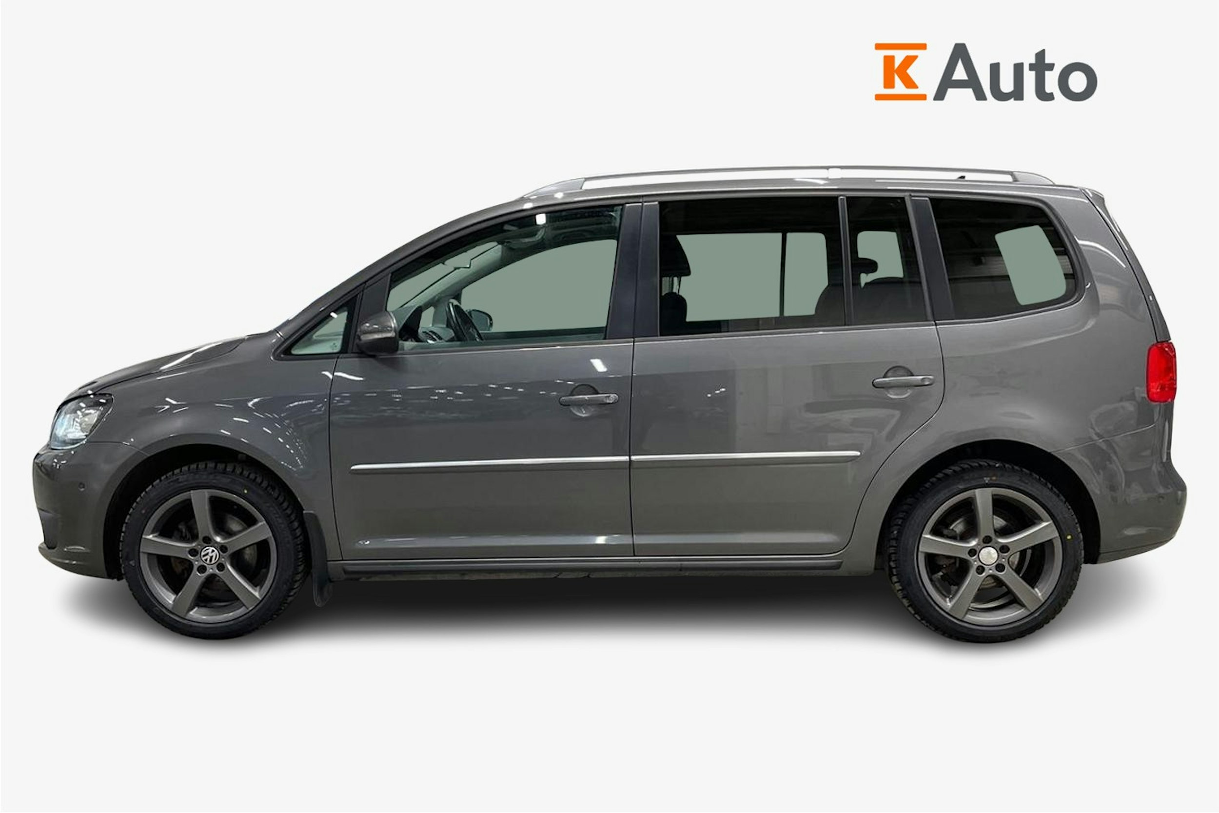 harmaa Volkswagen Touran 2012 kuva 6.