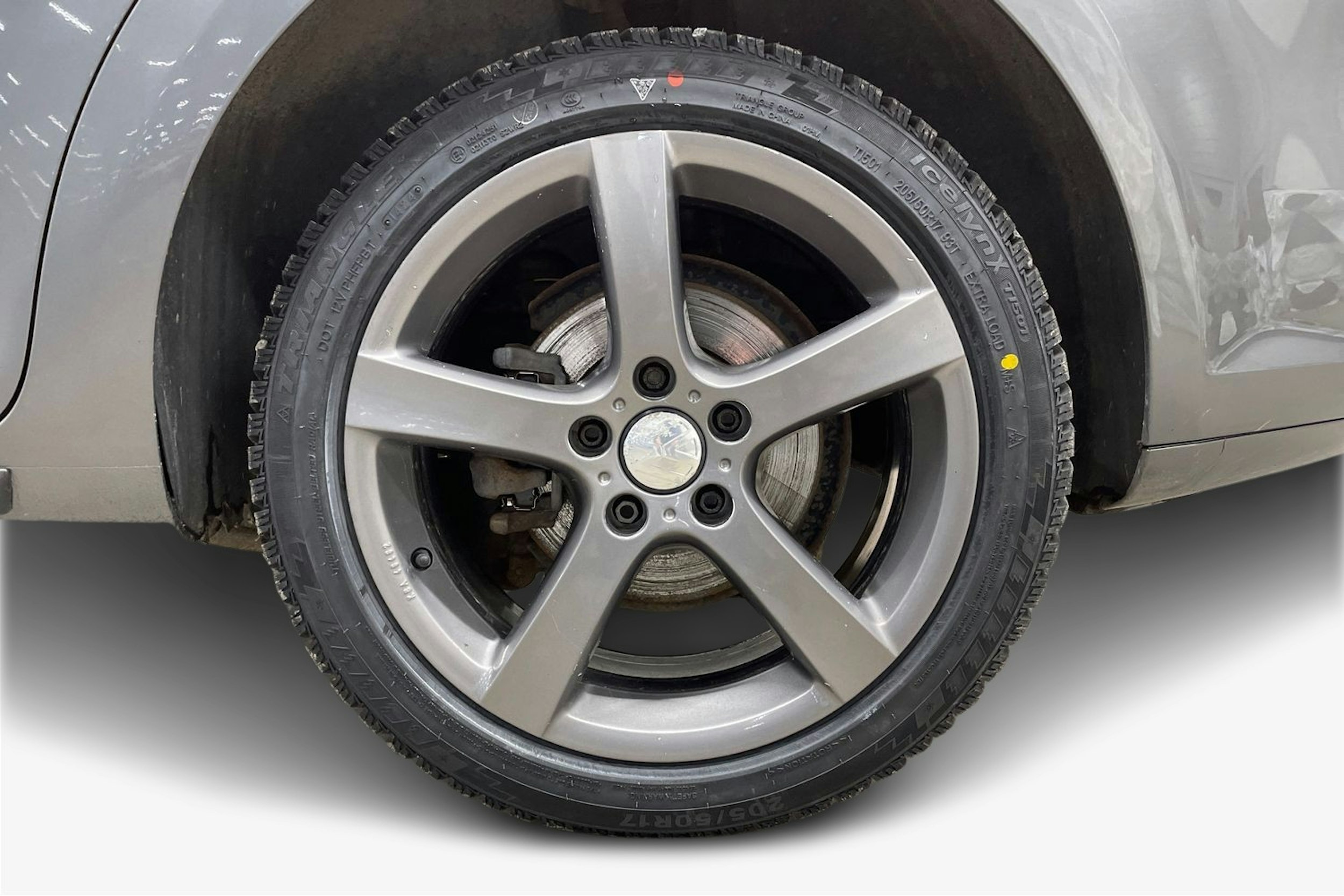 harmaa Volkswagen Touran 2012 kuva 11.