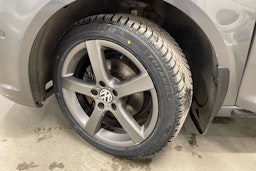 harmaa Volkswagen Touran 2012 kuva 13.