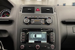 harmaa Volkswagen Touran 2012 kuva 17.