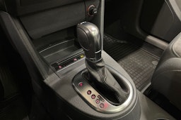 harmaa Volkswagen Touran 2012 kuva 18.