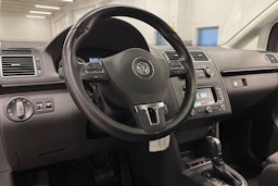harmaa Volkswagen Touran 2012 kuva 24.