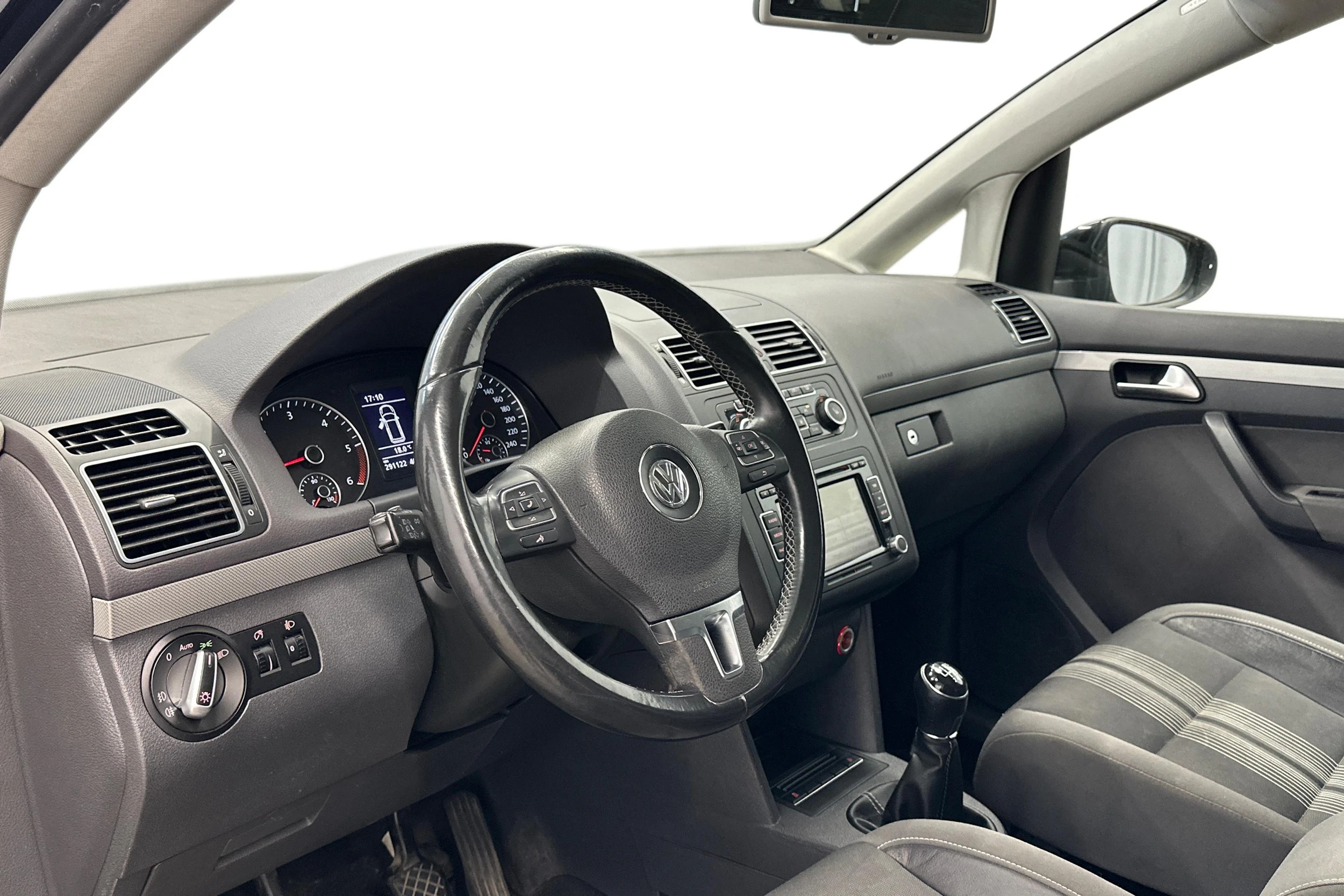 musta Volkswagen Touran 2012 kuva 3.