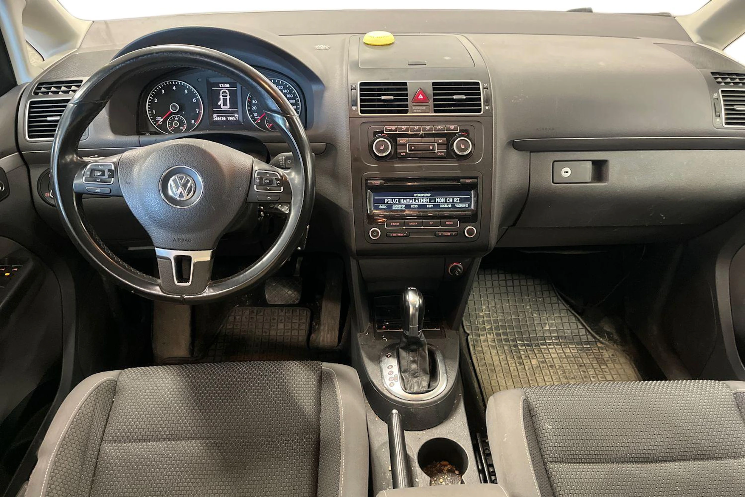 Valkoinen Volkswagen TOURAN 2012 kuva 9.