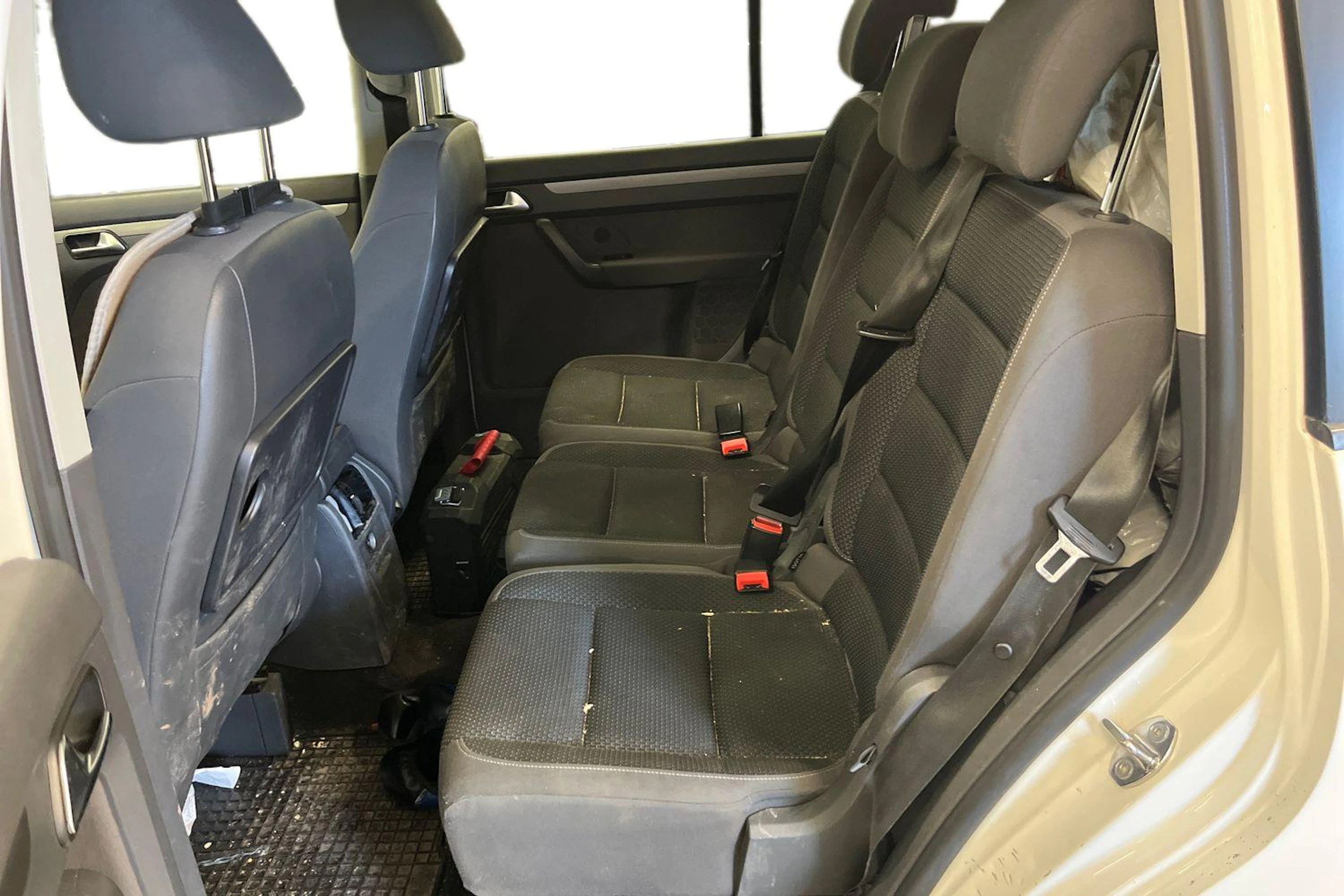 Valkoinen Volkswagen TOURAN 2012 kuva 11.