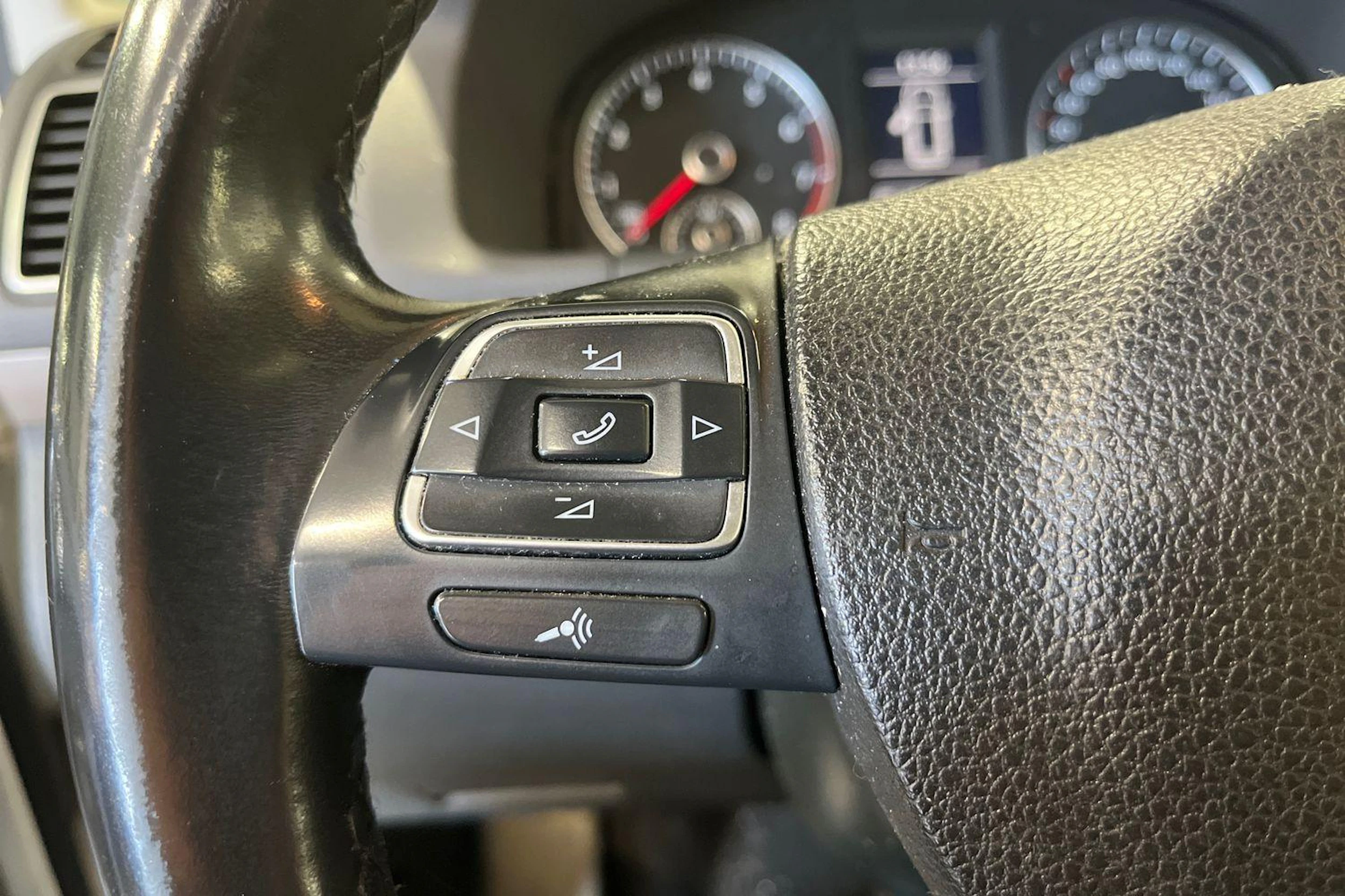 Valkoinen Volkswagen TOURAN 2012 kuva 12.