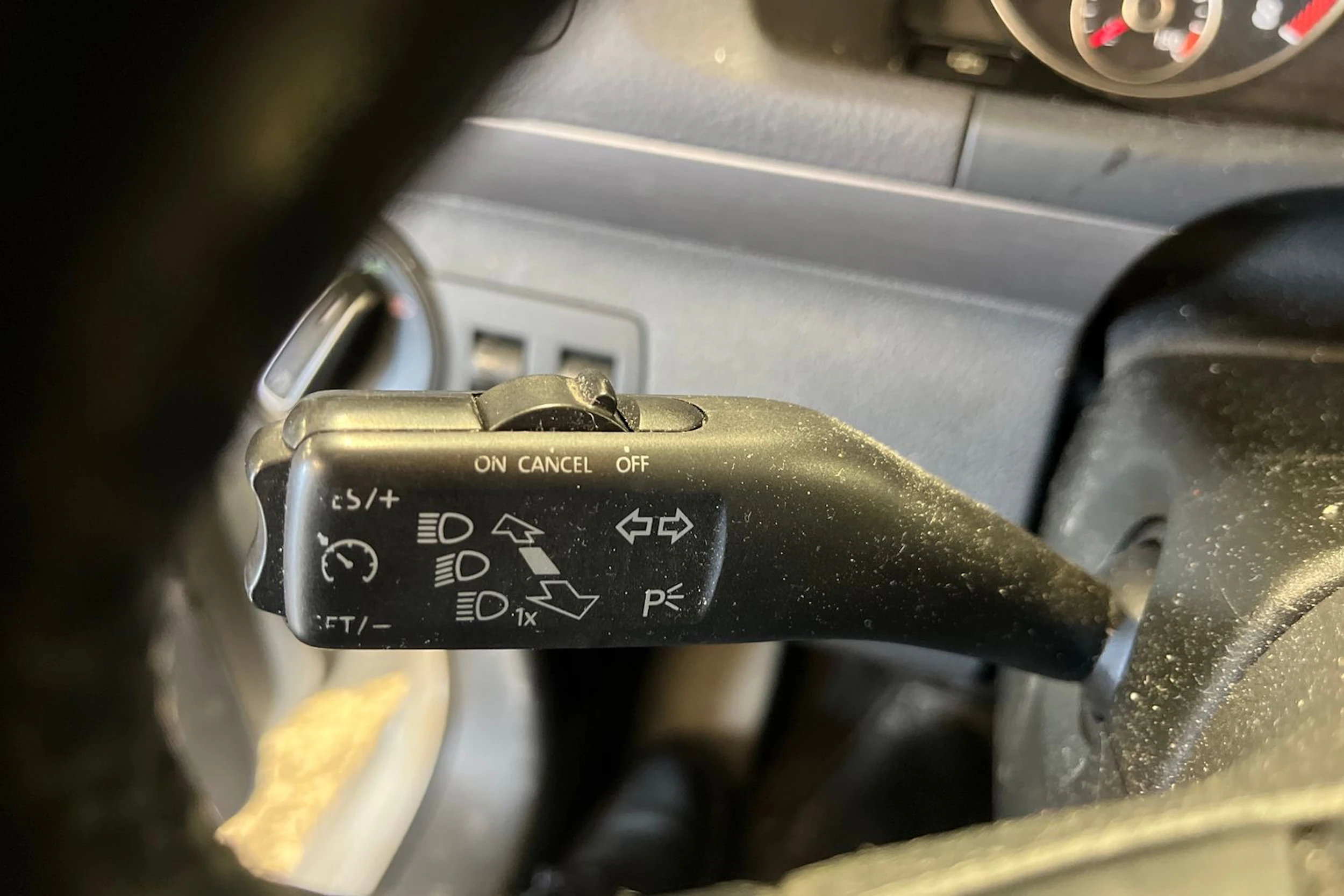 Valkoinen Volkswagen TOURAN 2012 kuva 15.