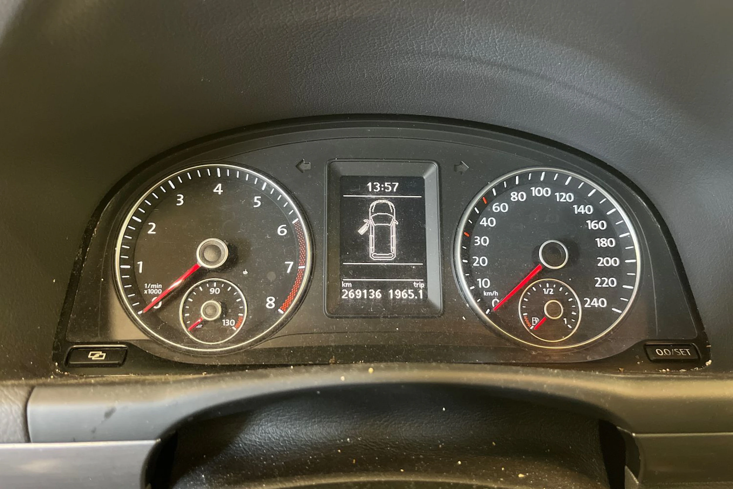 Valkoinen Volkswagen TOURAN 2012 kuva 16.