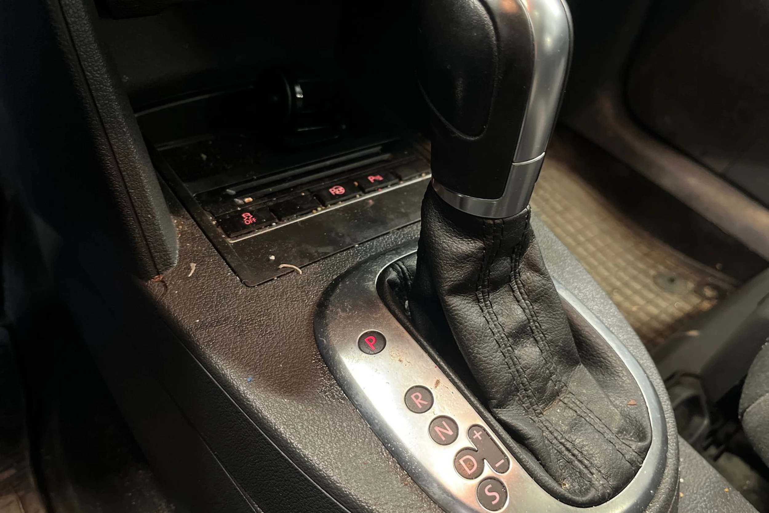 Valkoinen Volkswagen TOURAN 2012 kuva 18.