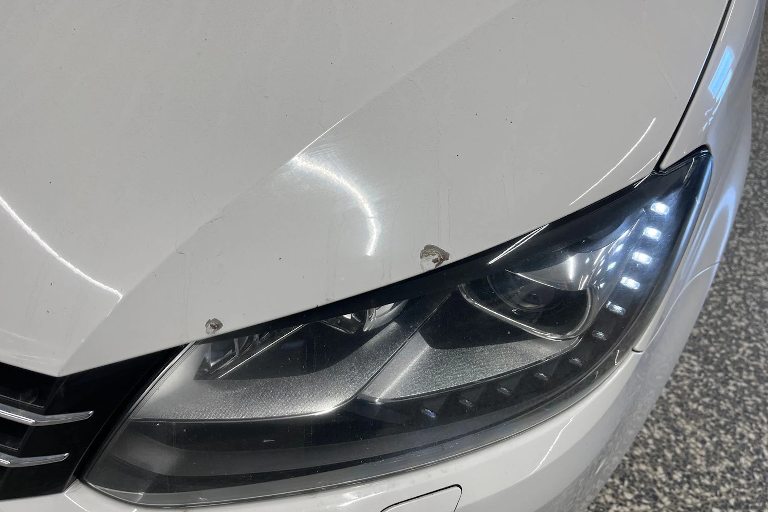 Valkoinen Volkswagen TOURAN 2012 kuva 19.