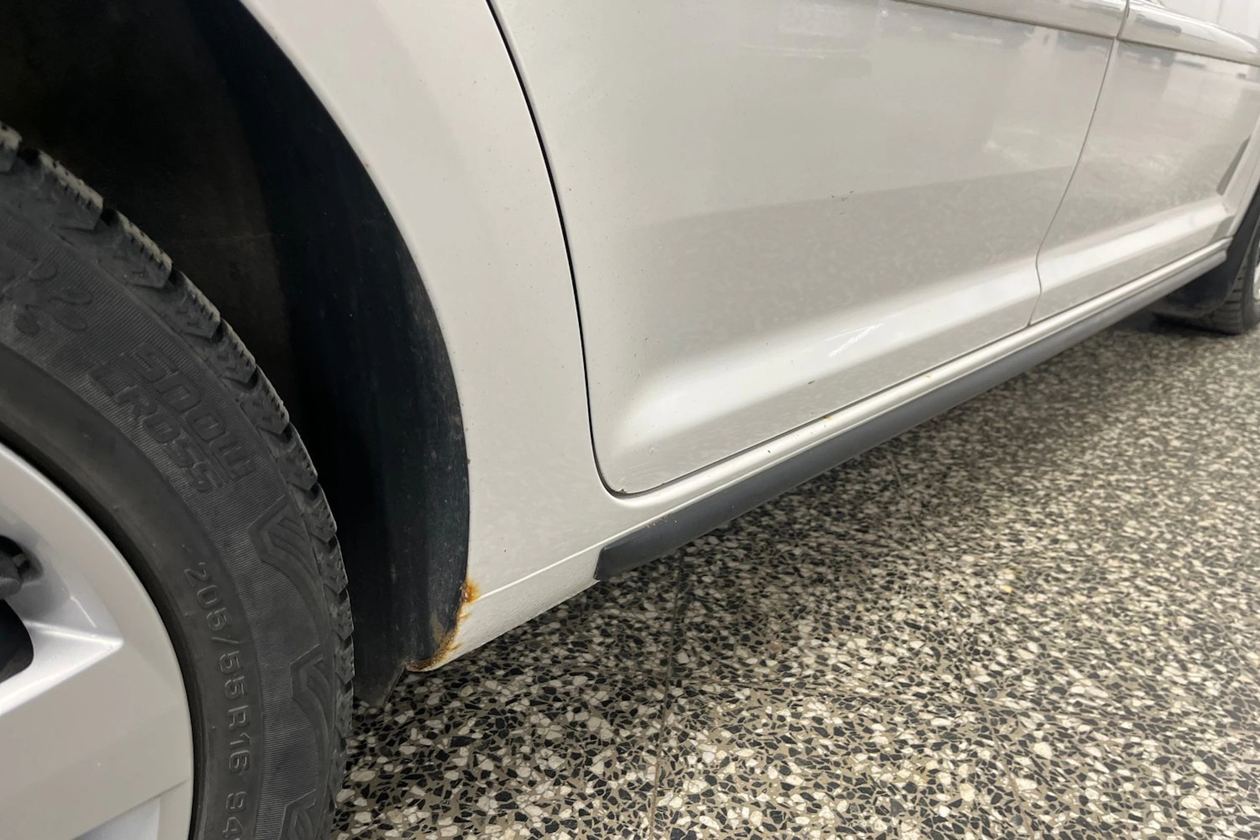 Valkoinen Volkswagen TOURAN 2012 kuva 22.