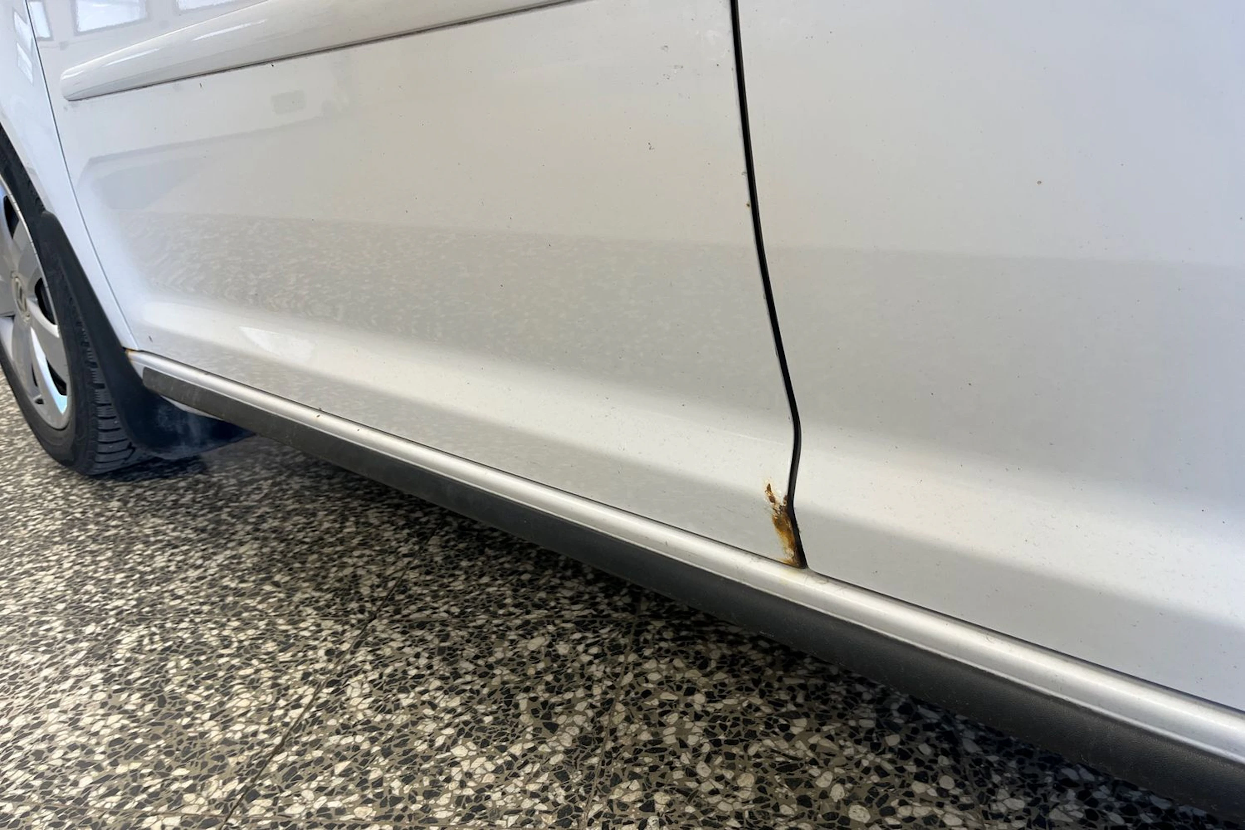 Valkoinen Volkswagen TOURAN 2012 kuva 25.