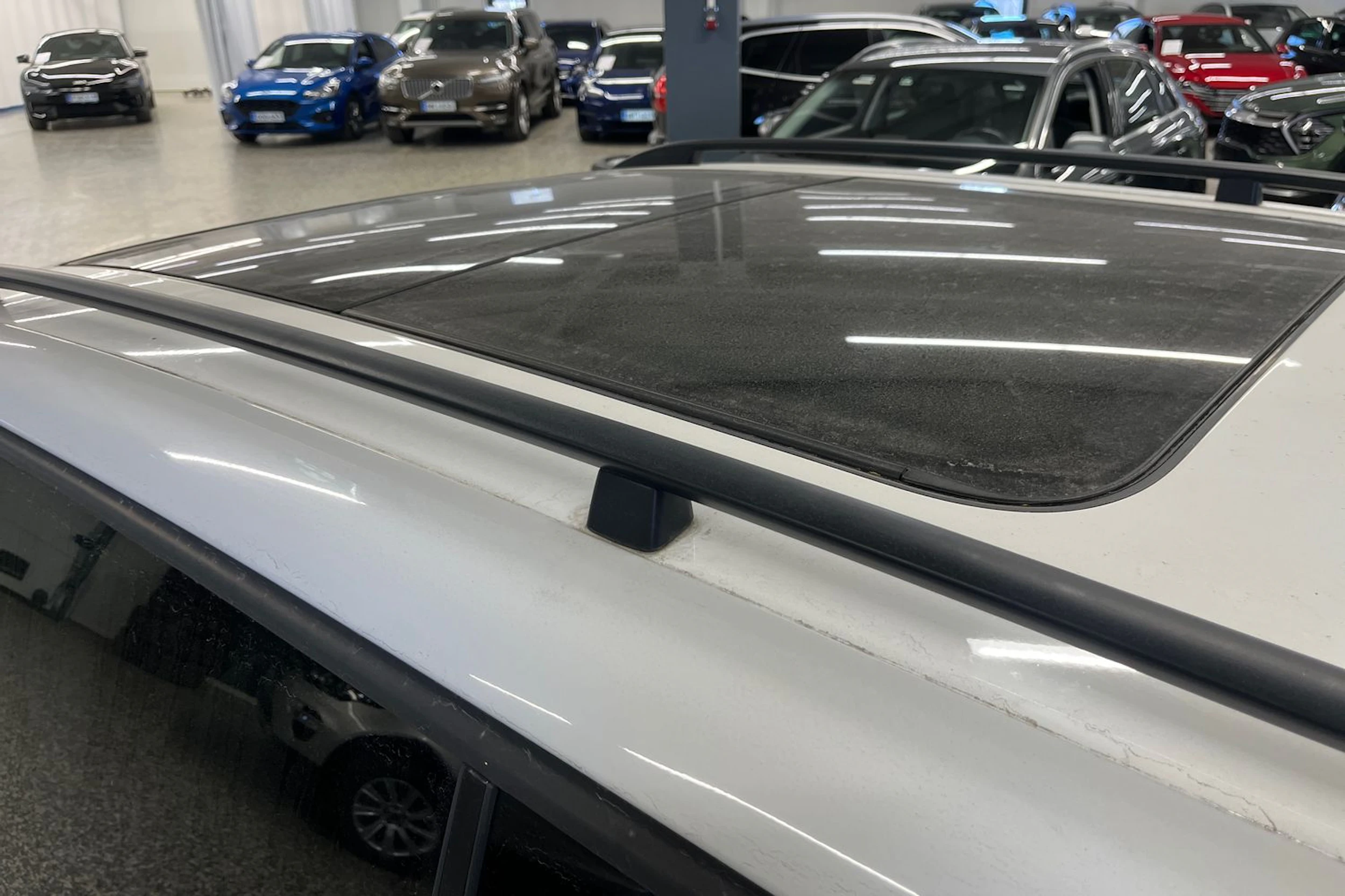 Valkoinen Volkswagen TOURAN 2012 kuva 28.