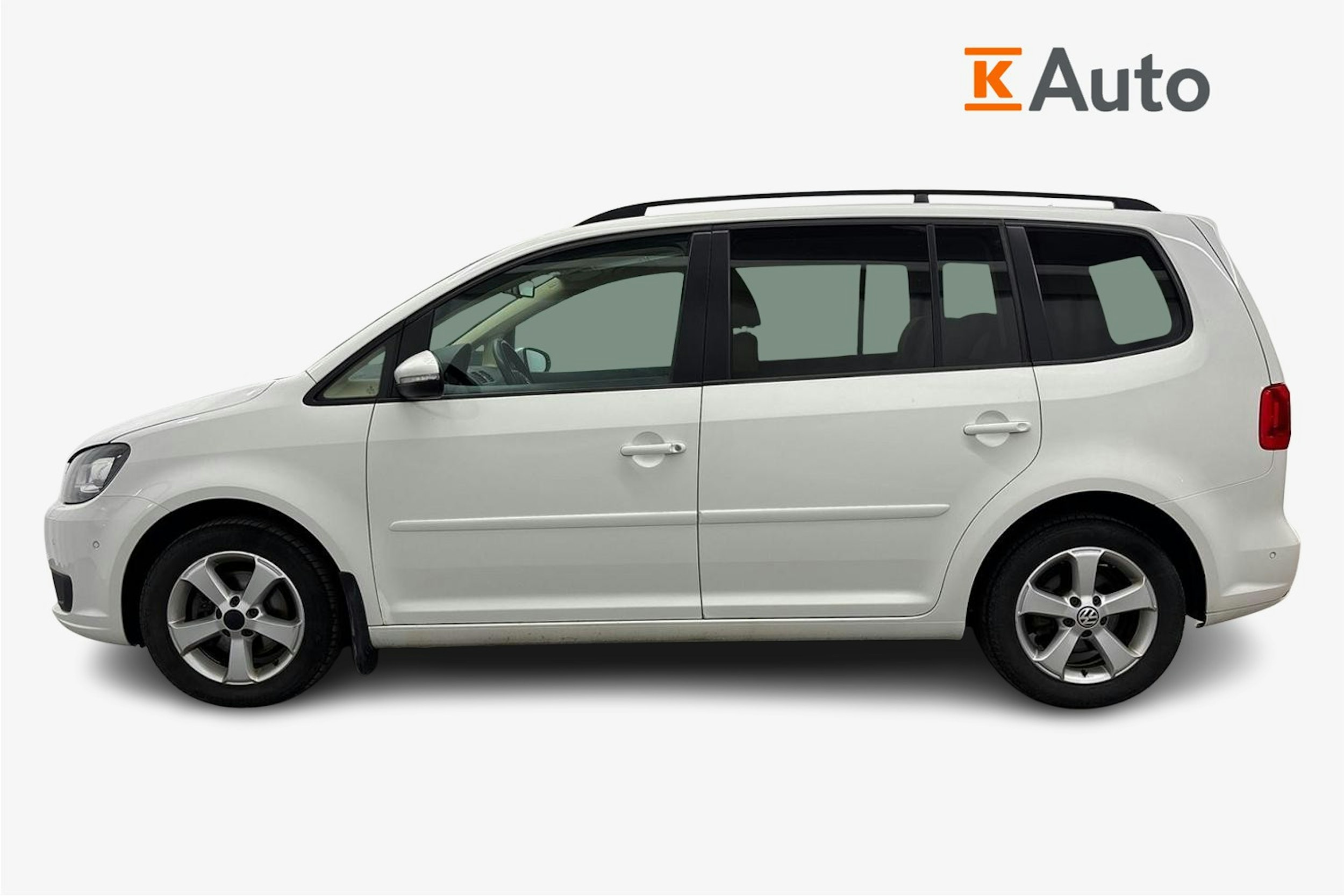 Valkoinen Volkswagen Touran 2012 kuva 6.