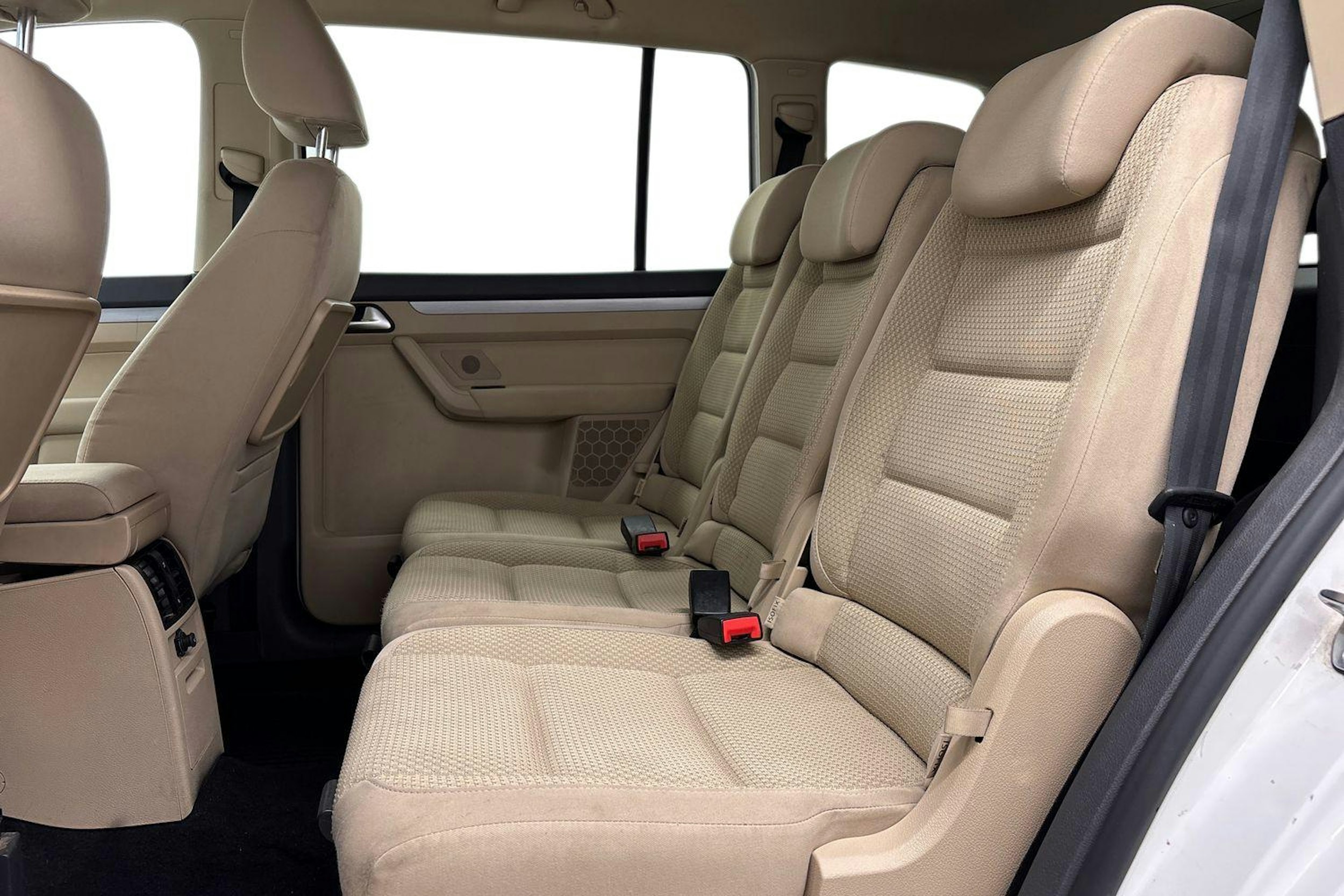 Valkoinen Volkswagen Touran 2012 kuva 10.