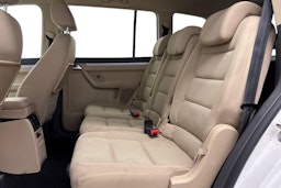 Valkoinen Volkswagen Touran 2012 kuva 10.