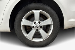 Valkoinen Volkswagen Touran 2012 kuva 11.
