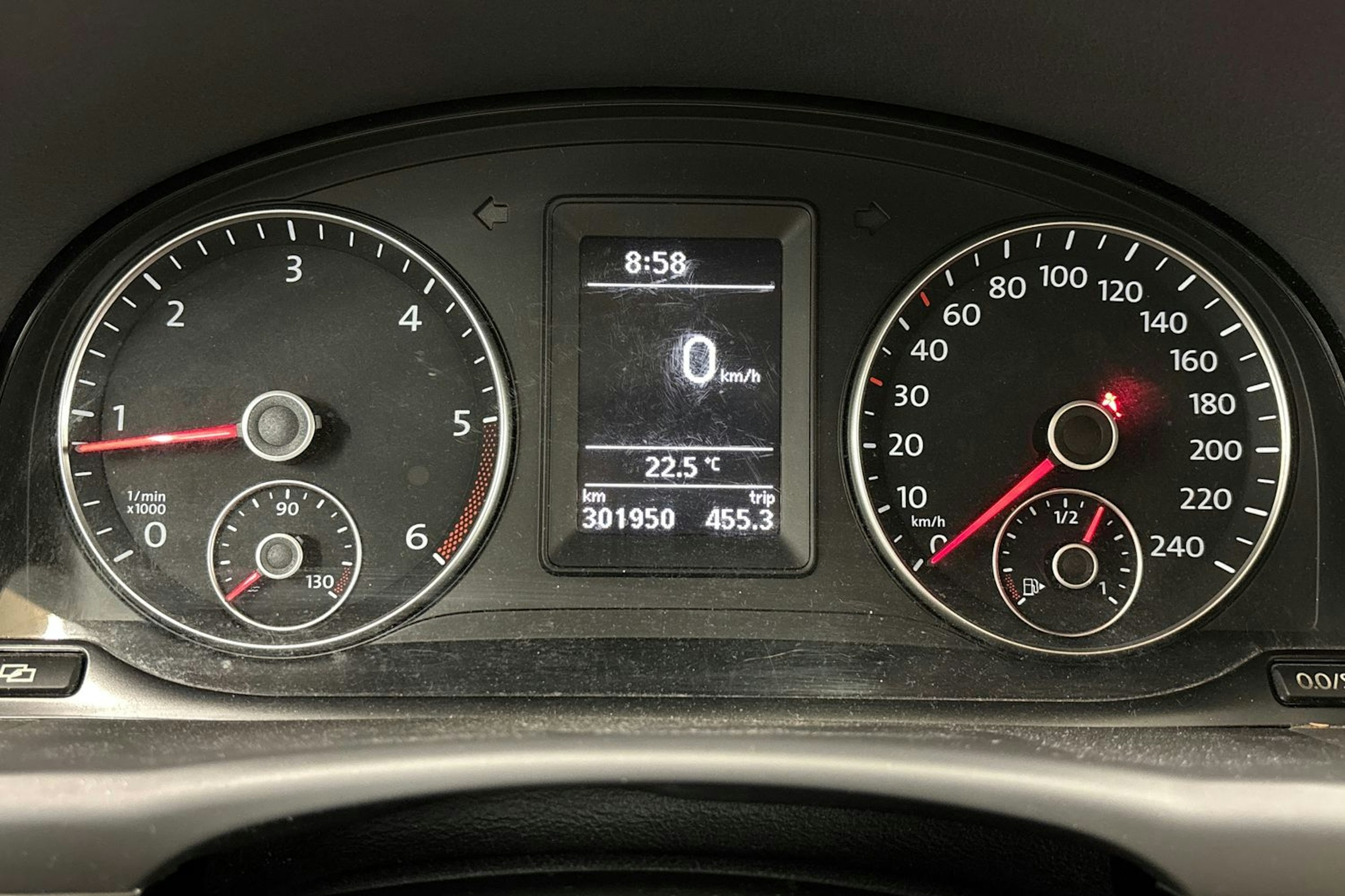 Valkoinen Volkswagen Touran 2012 kuva 21.