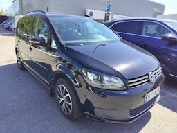 musta Volkswagen Touran 2012 kuva 1.