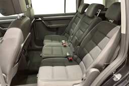 musta Volkswagen Touran 2013 kuva 10.