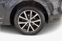 musta Volkswagen Touran 2013 kuva 11.
