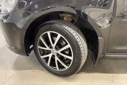 musta Volkswagen Touran 2013 kuva 13.