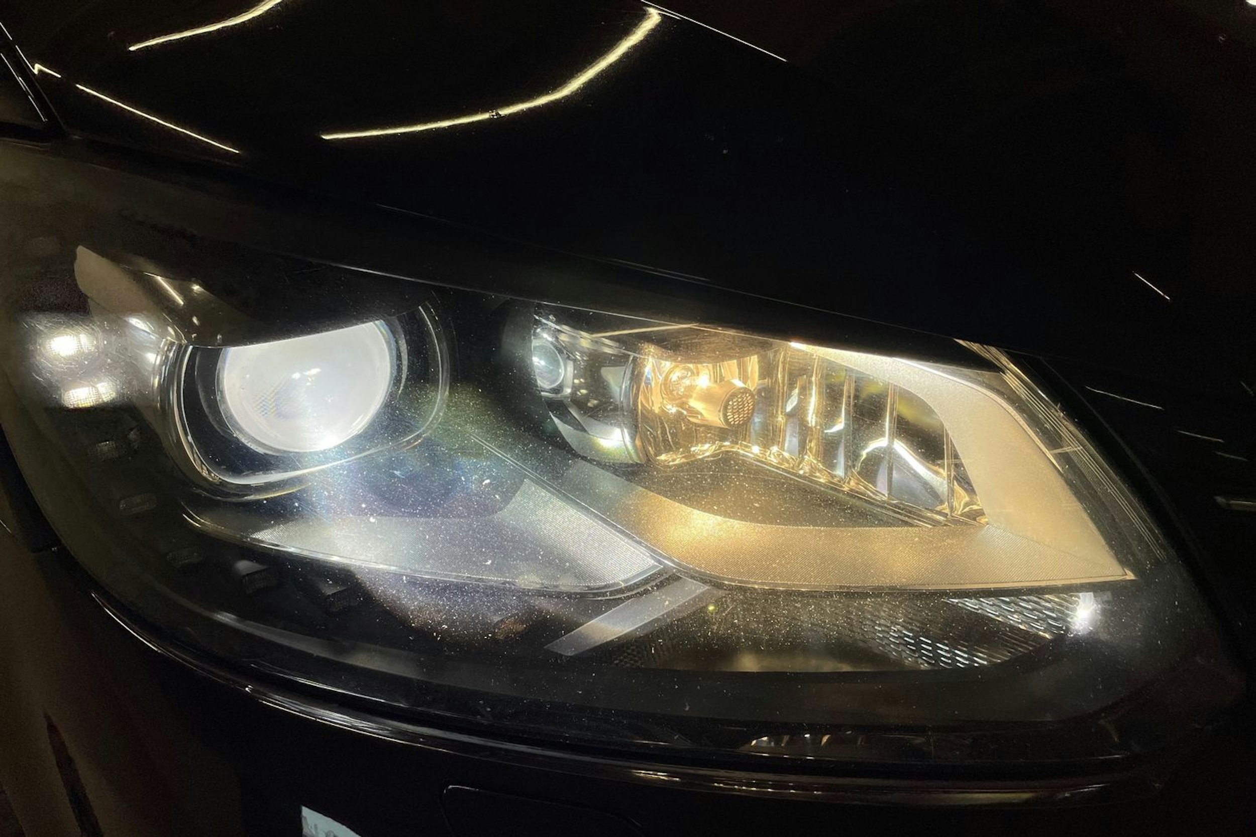 musta Volkswagen Touran 2013 kuva 14.