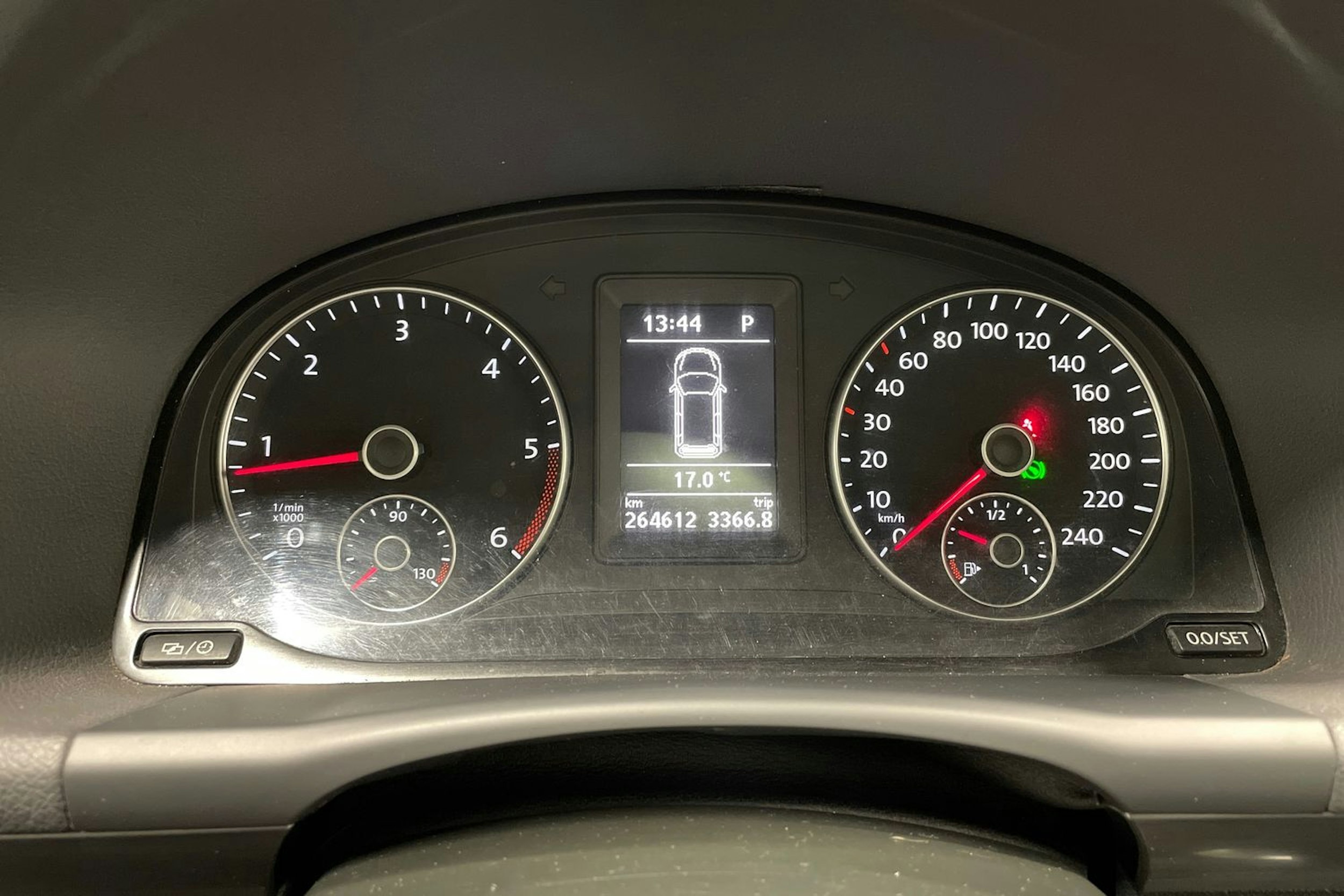 musta Volkswagen Touran 2013 kuva 16.