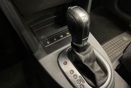 musta Volkswagen Touran 2013 kuva 19.