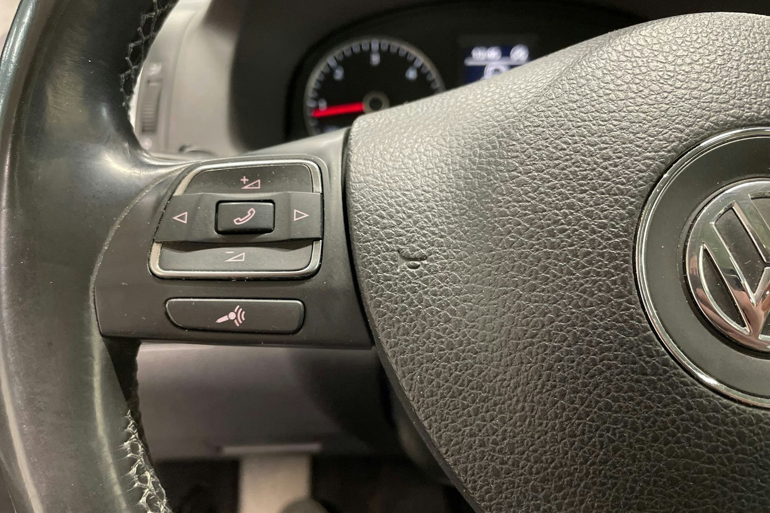 musta Volkswagen Touran 2013 kuva 23.