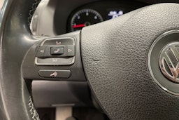 musta Volkswagen Touran 2013 kuva 23.