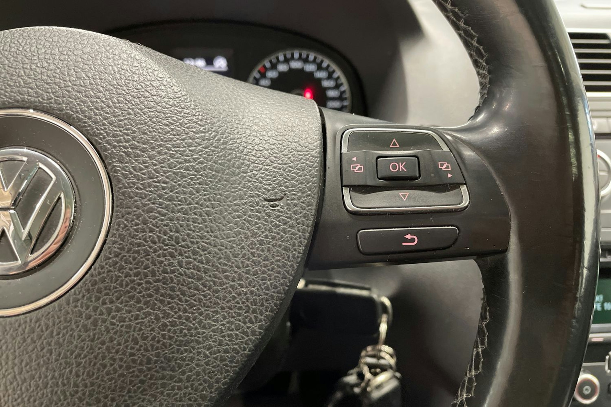 musta Volkswagen Touran 2013 kuva 24.