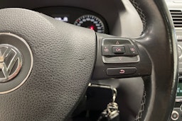 musta Volkswagen Touran 2013 kuva 24.
