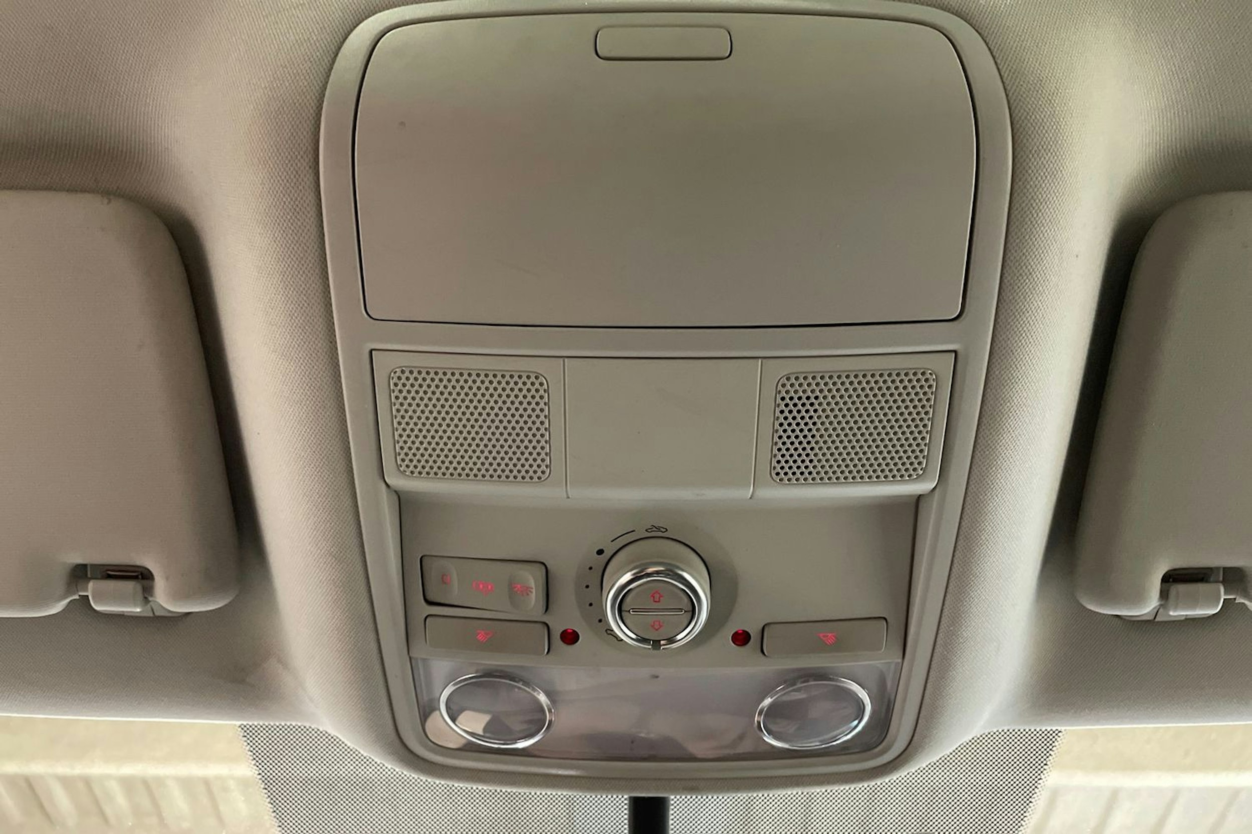 musta Volkswagen Touran 2013 kuva 25.