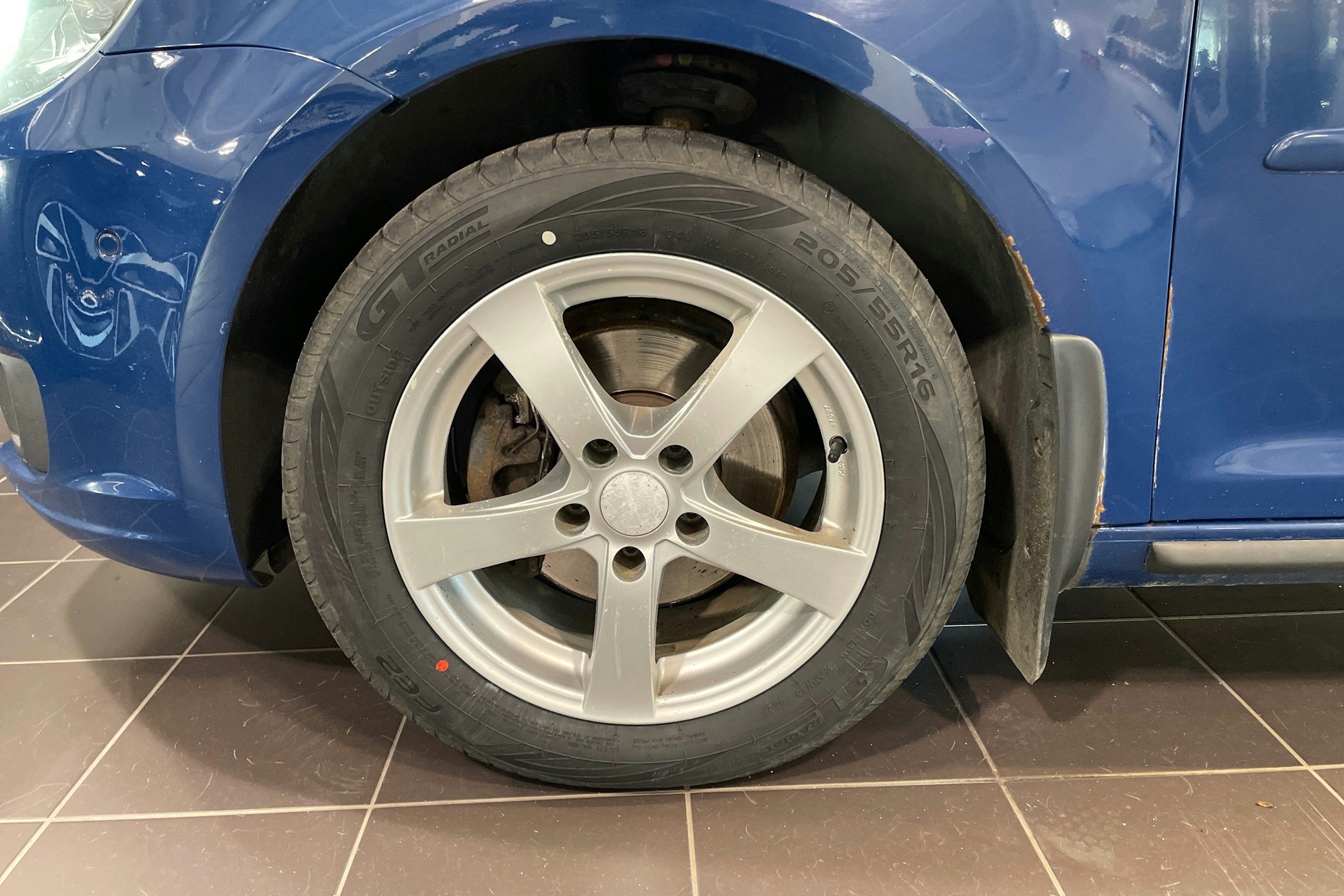 Sininen Volkswagen TOURAN 2012 kuva 9.