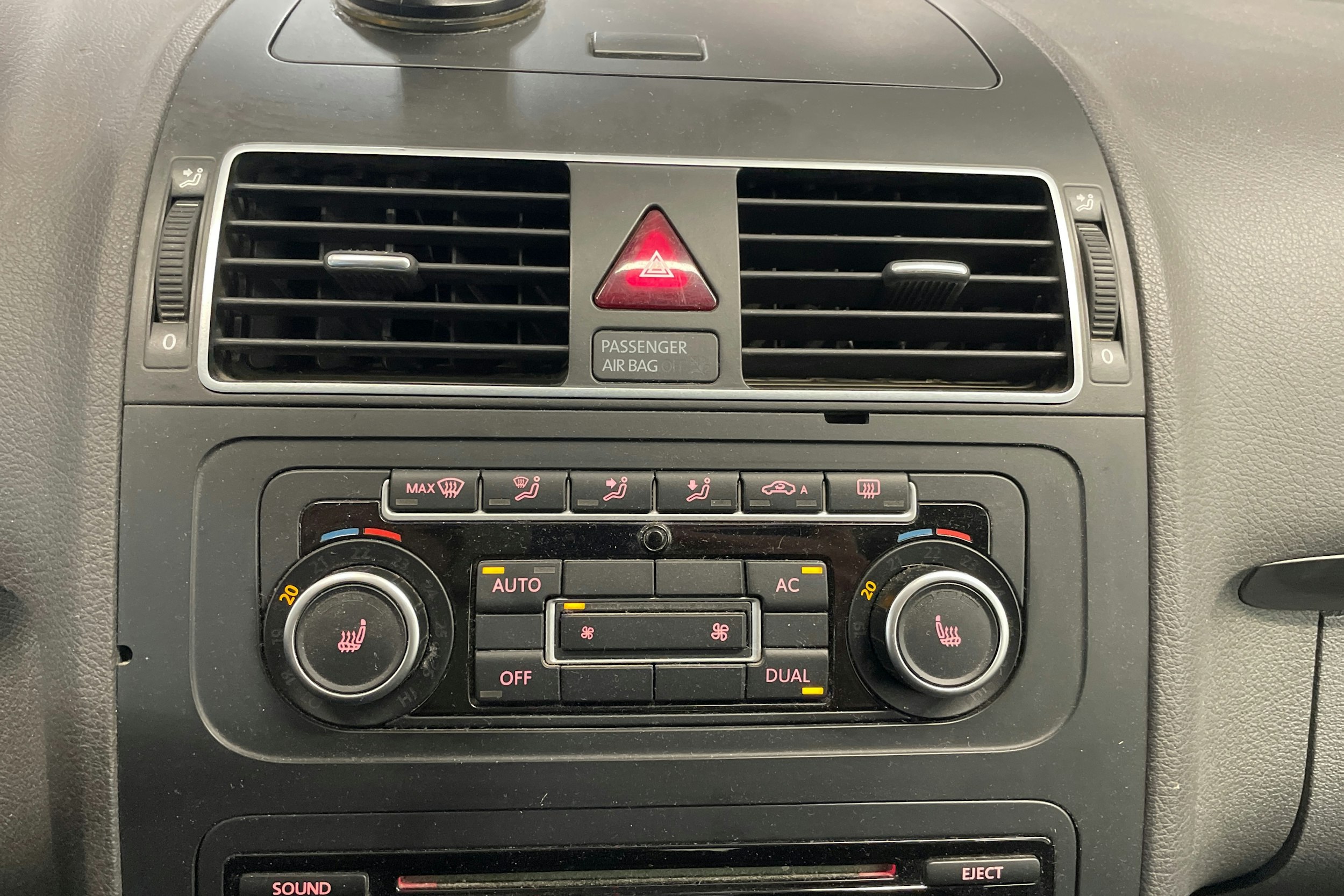 Sininen Volkswagen TOURAN 2012 kuva 18.