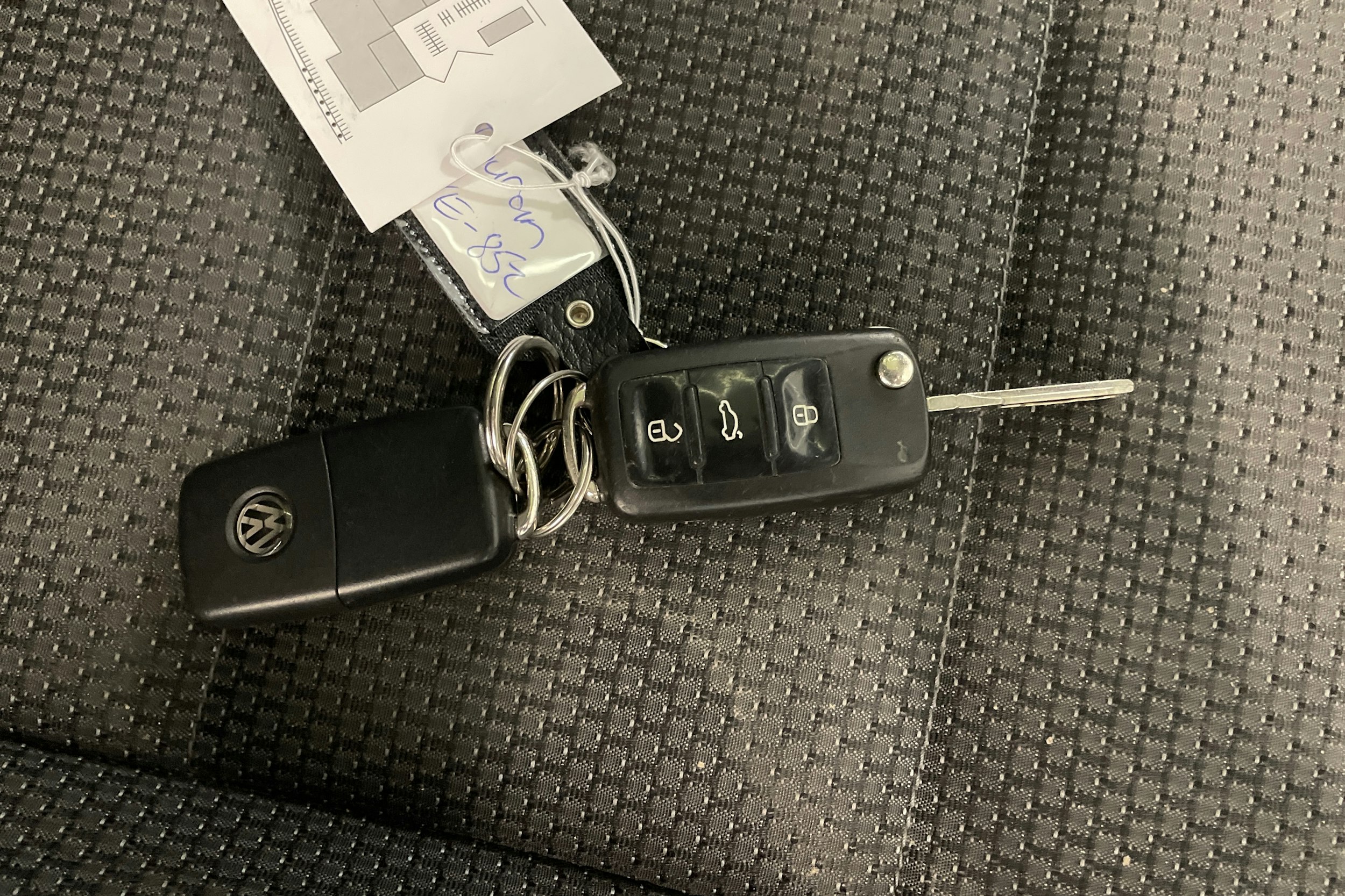 Sininen Volkswagen TOURAN 2012 kuva 31.