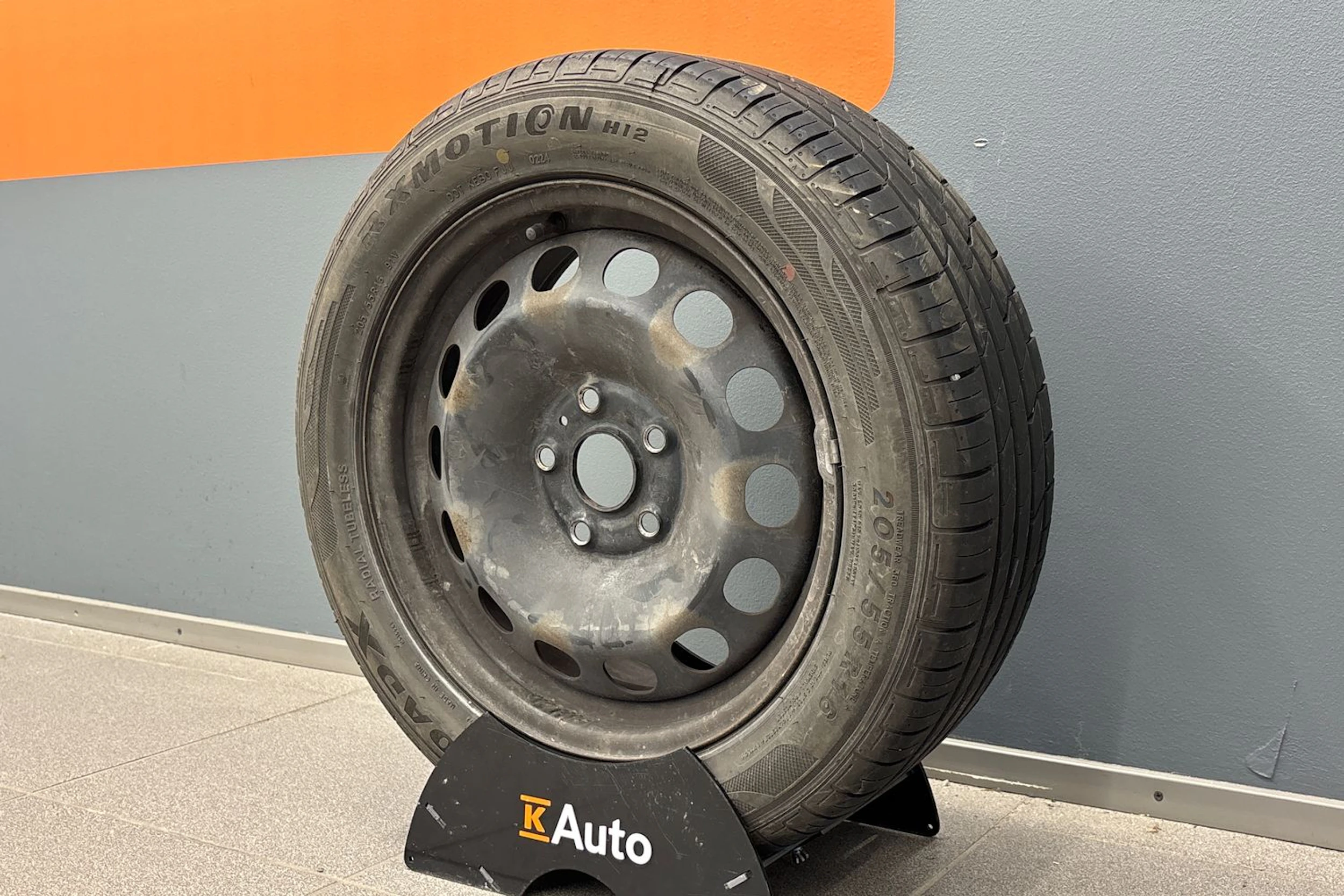 harmaa Volkswagen Touran 2012 kuva 13.