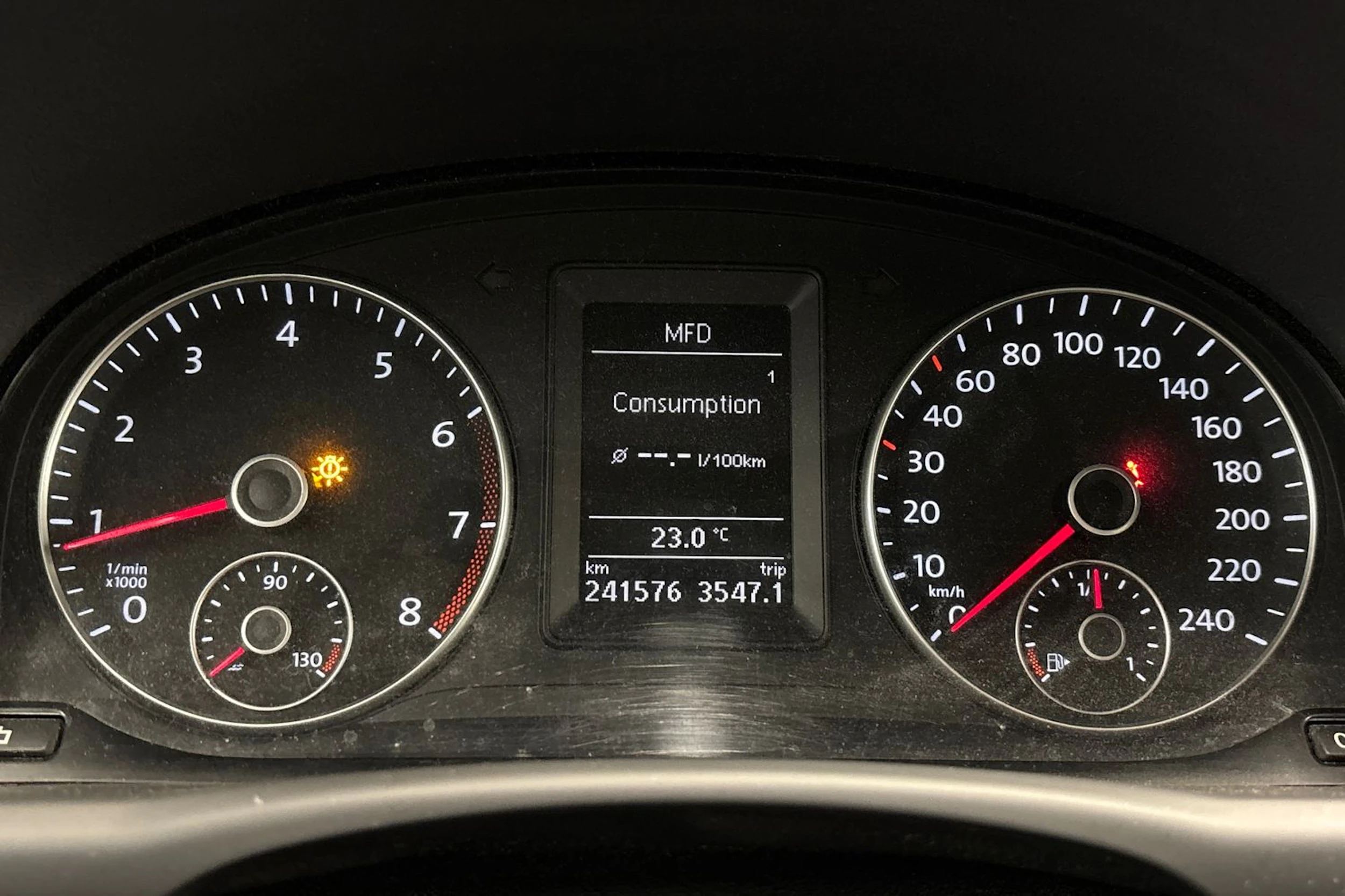 harmaa Volkswagen Touran 2012 kuva 18.