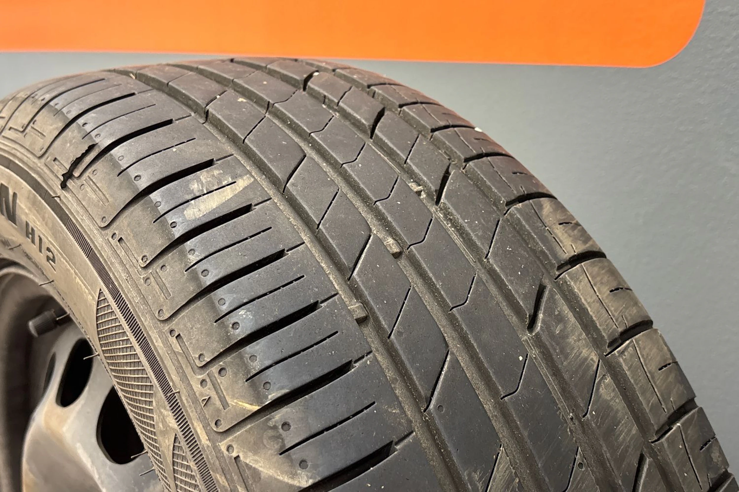 harmaa Volkswagen Touran 2012 kuva 25.