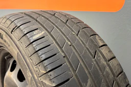 harmaa Volkswagen Touran 2012 kuva 25.